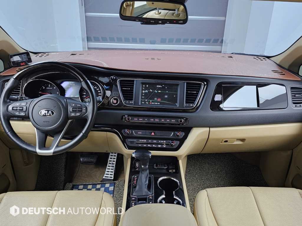 KIA Carnival - Vista 8