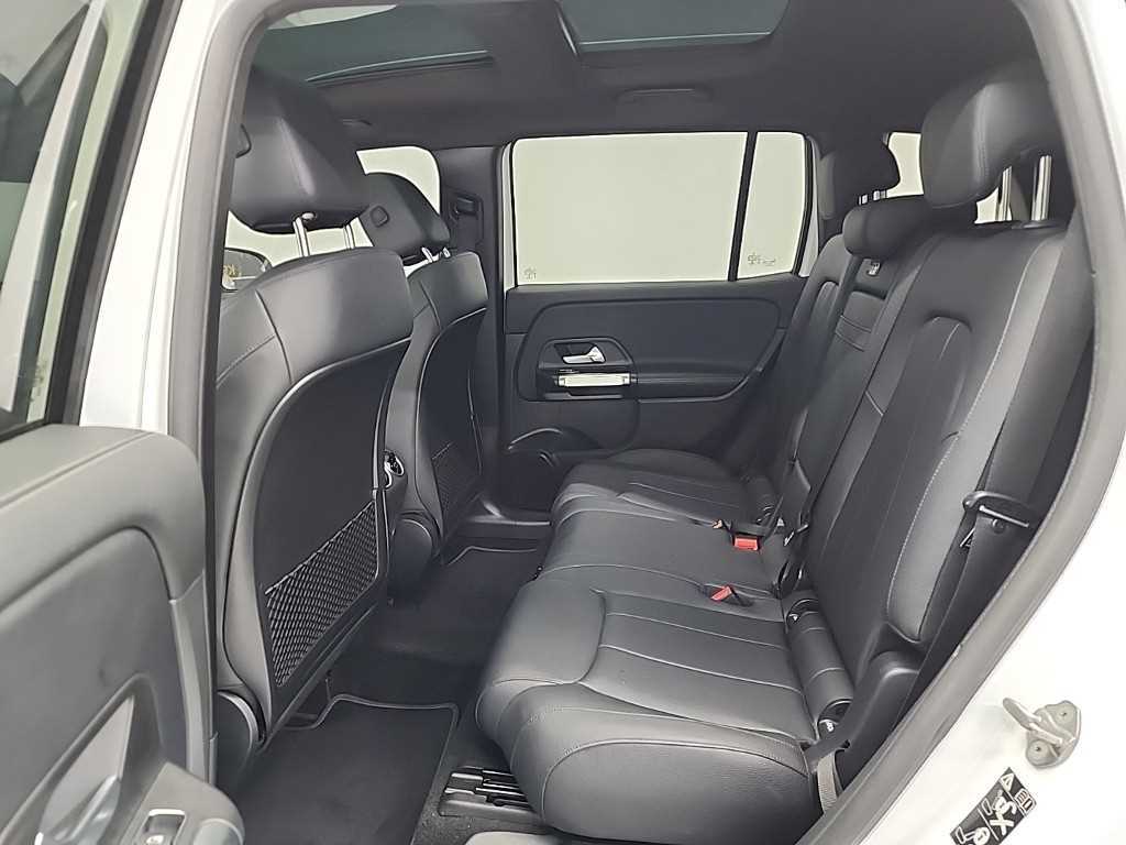 Mercedes Benz GLB Class - Vista 12