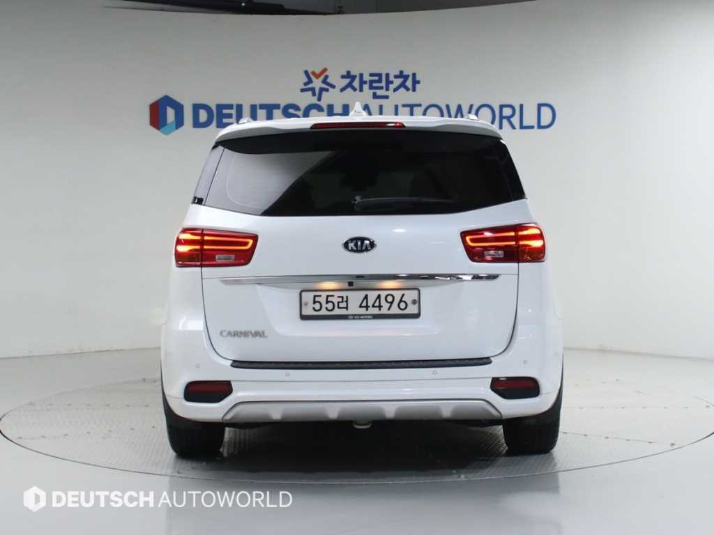 KIA Carnival - Vista 4