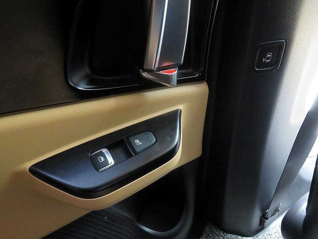 KIA Carnival - Vista 9