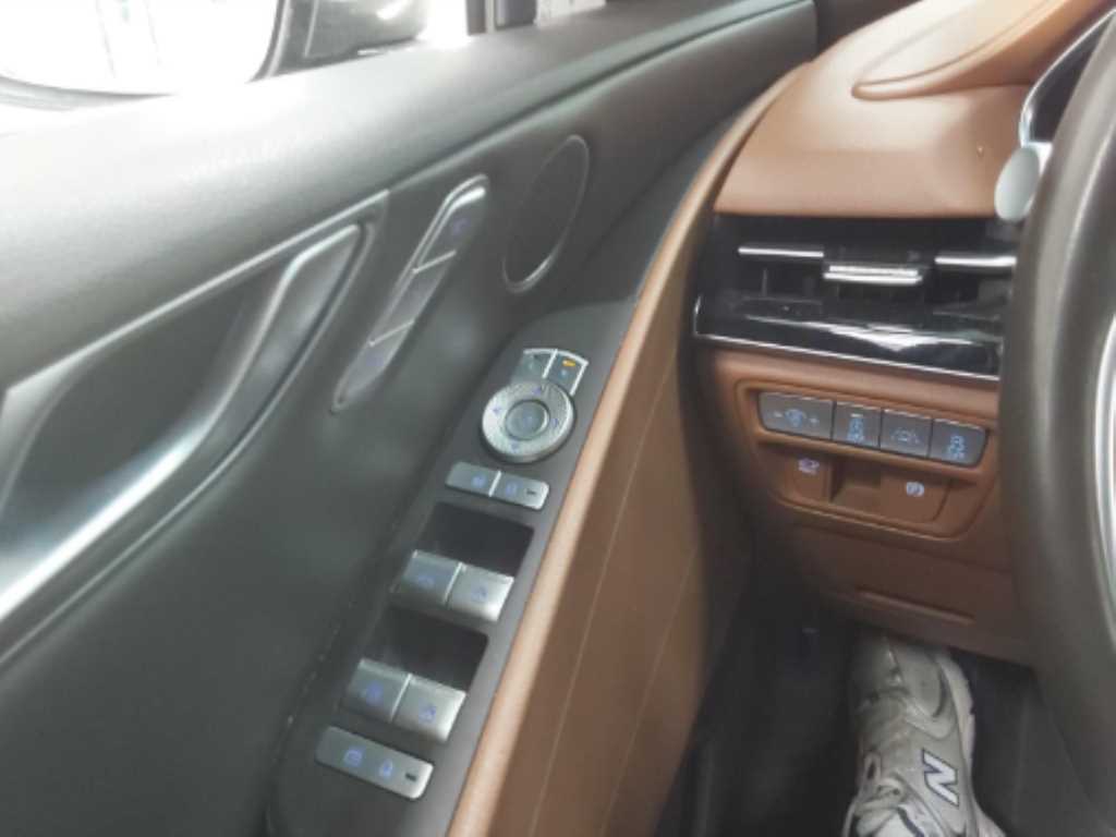 Genesis G80 - Vista 9