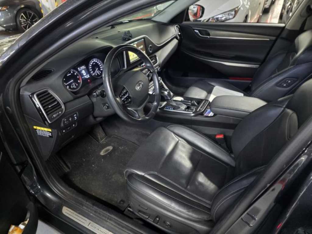 HYUNDAI Grandeur - Vista 7