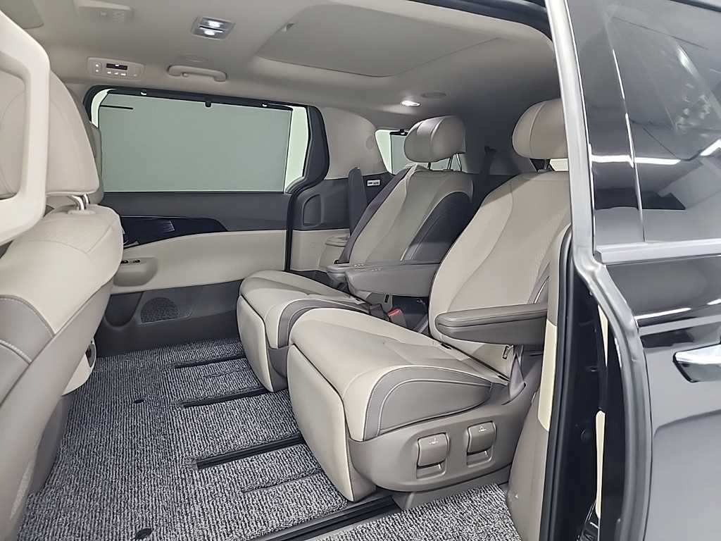 KIA Carnival - Vista 12