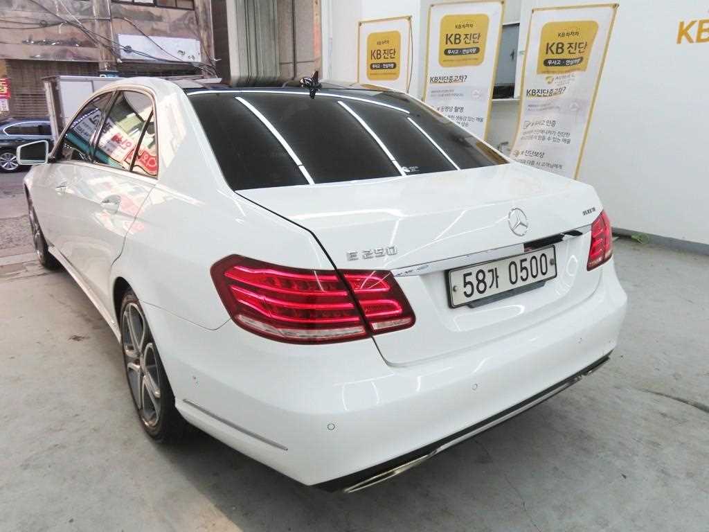 Mercedes Benz E class - Vista 4