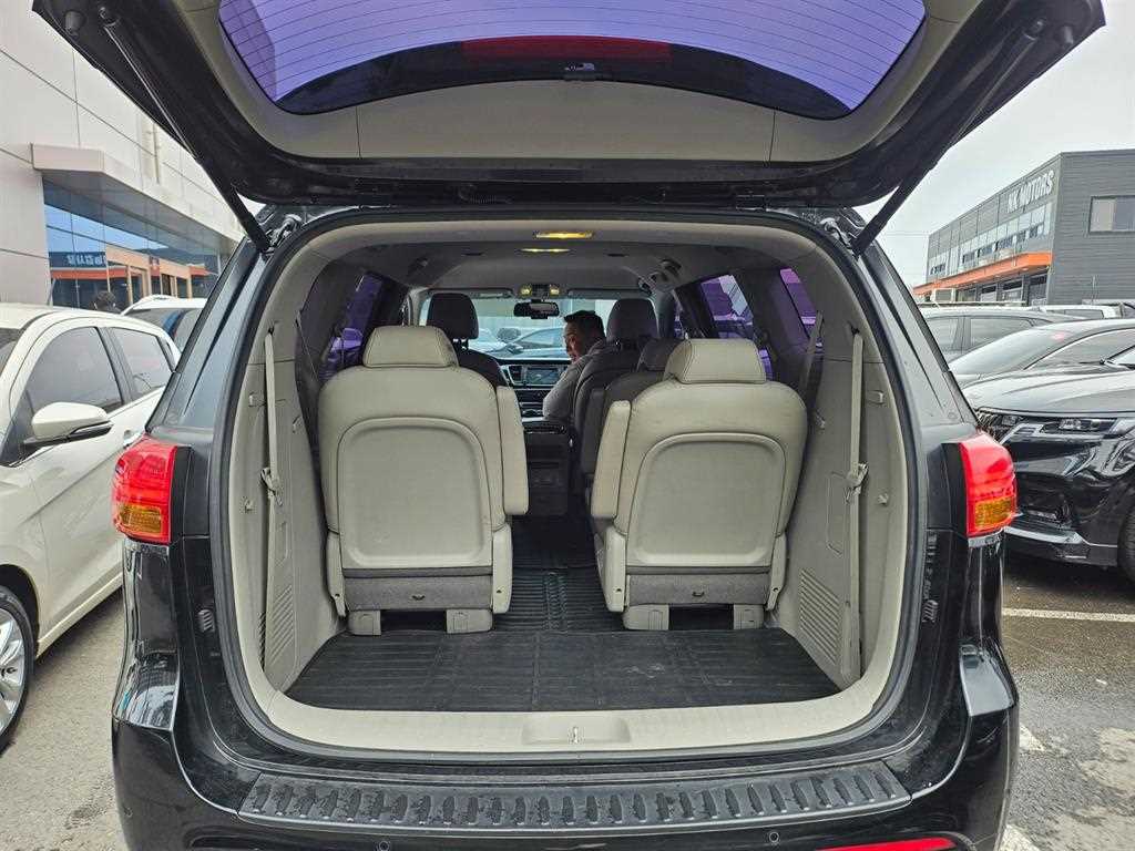 KIA Carnival - Vista 4