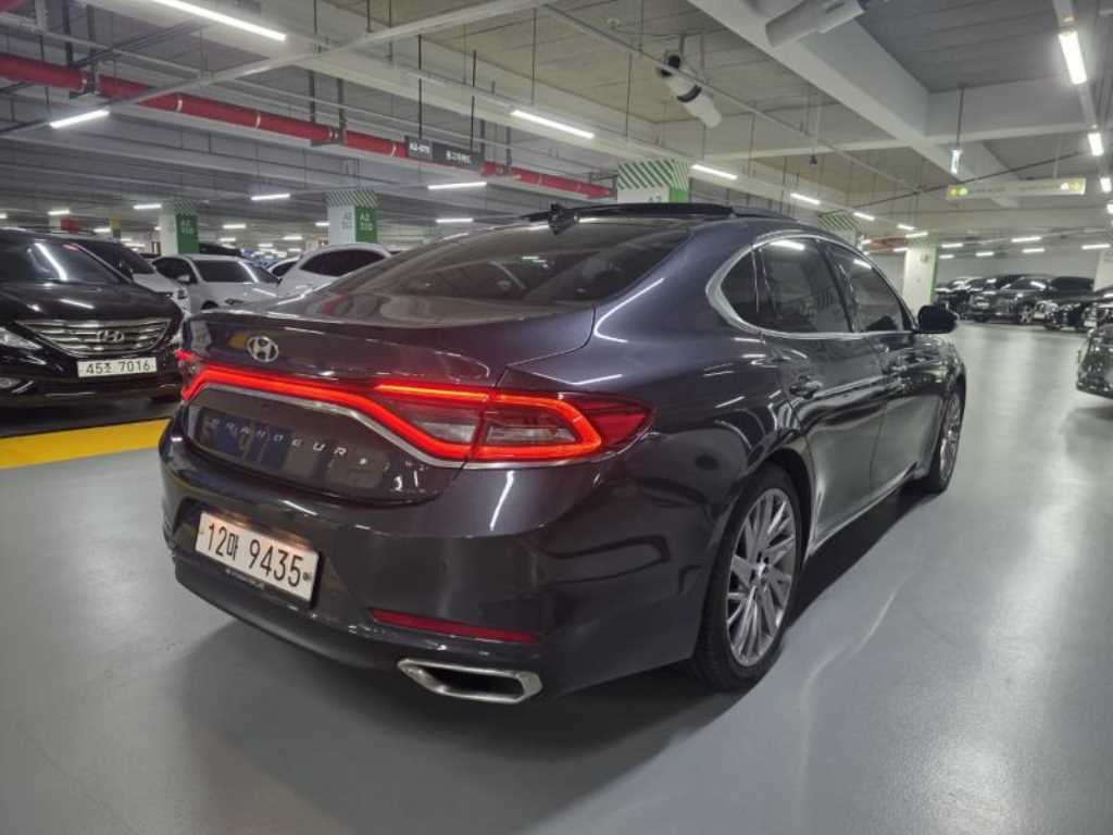 HYUNDAI Grandeur - Vista 4