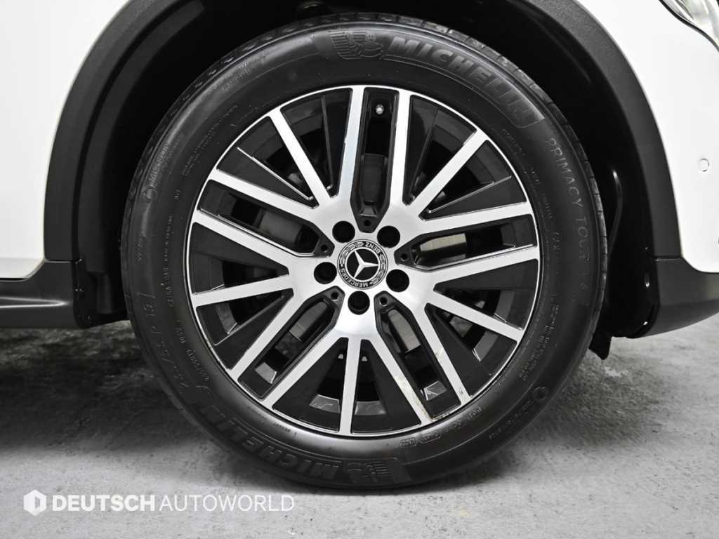 Mercedes Benz GLC Class - Vista 5