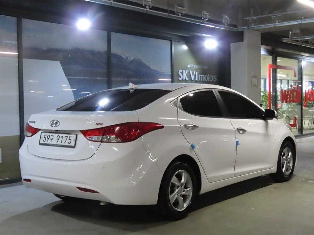 HYUNDAI Avante - Vista 4