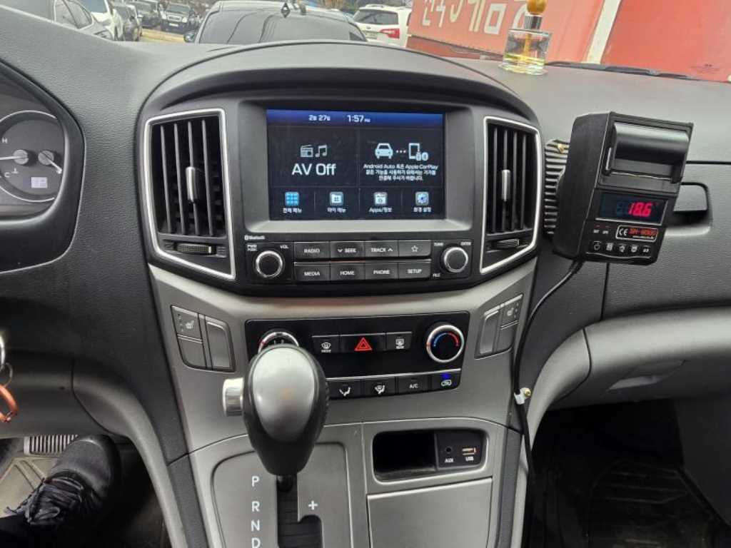 HYUNDAI Starex - Vista 9