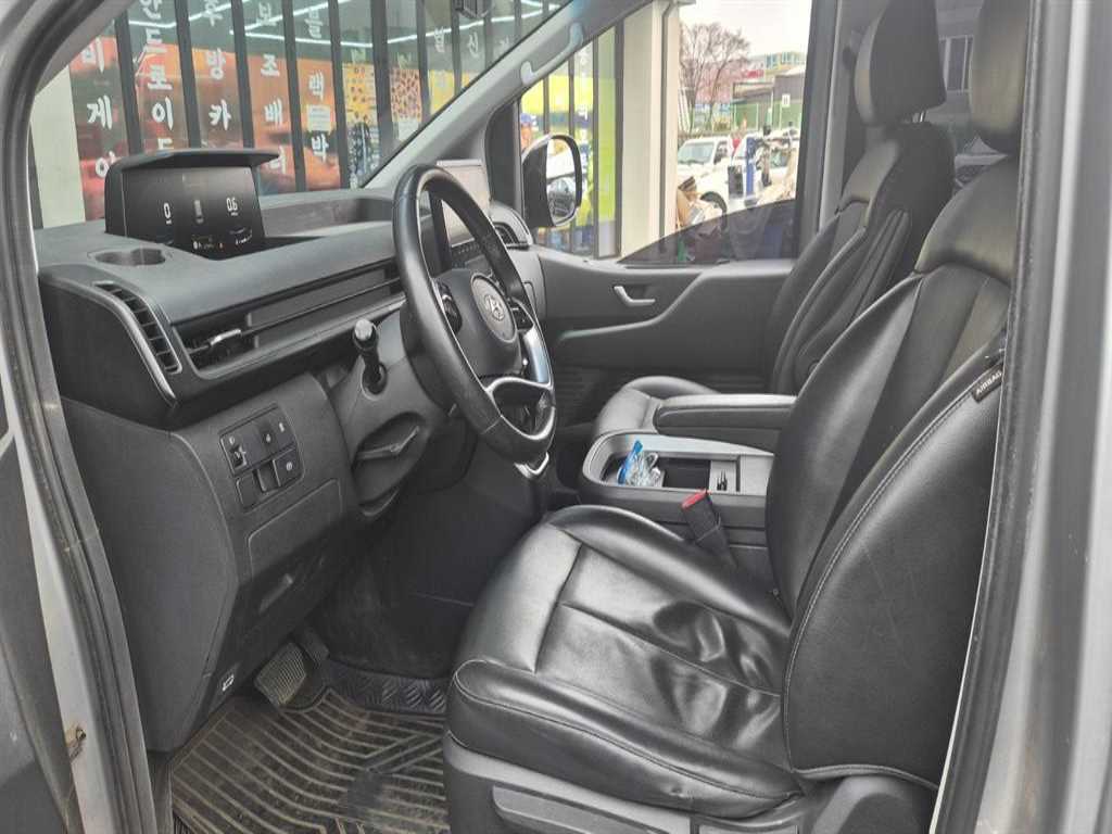 HYUNDAI Staria - Vista 8