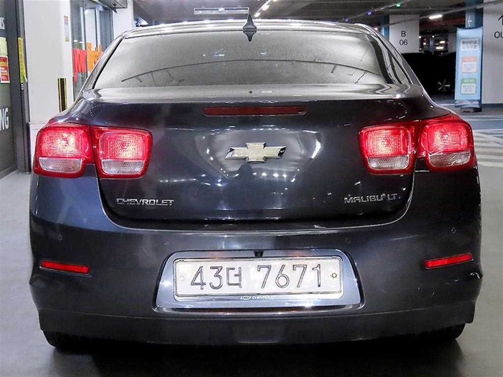 Chevrolet Malibu - Vista 5