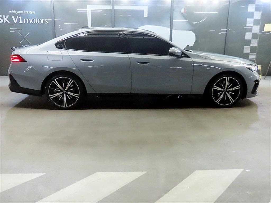 BMW 5 Series - Vista 3