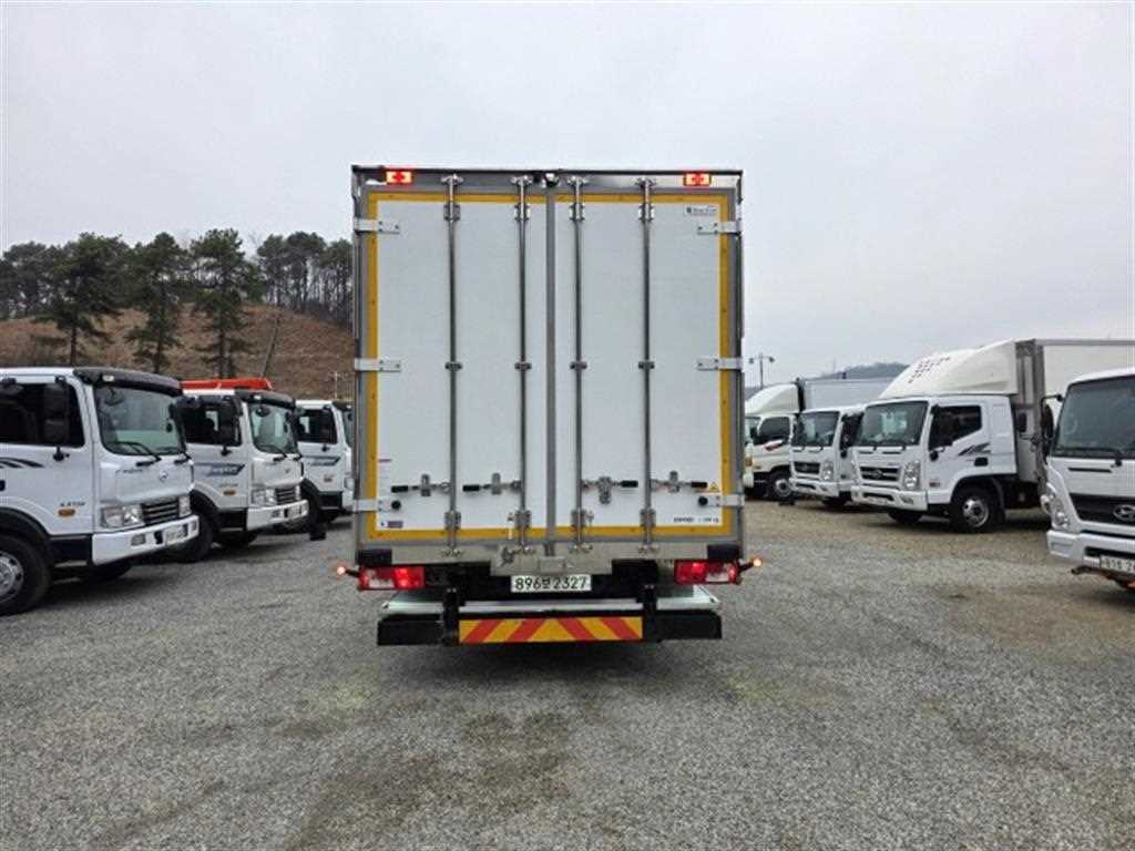 medium and large cargo truck - Vista 6