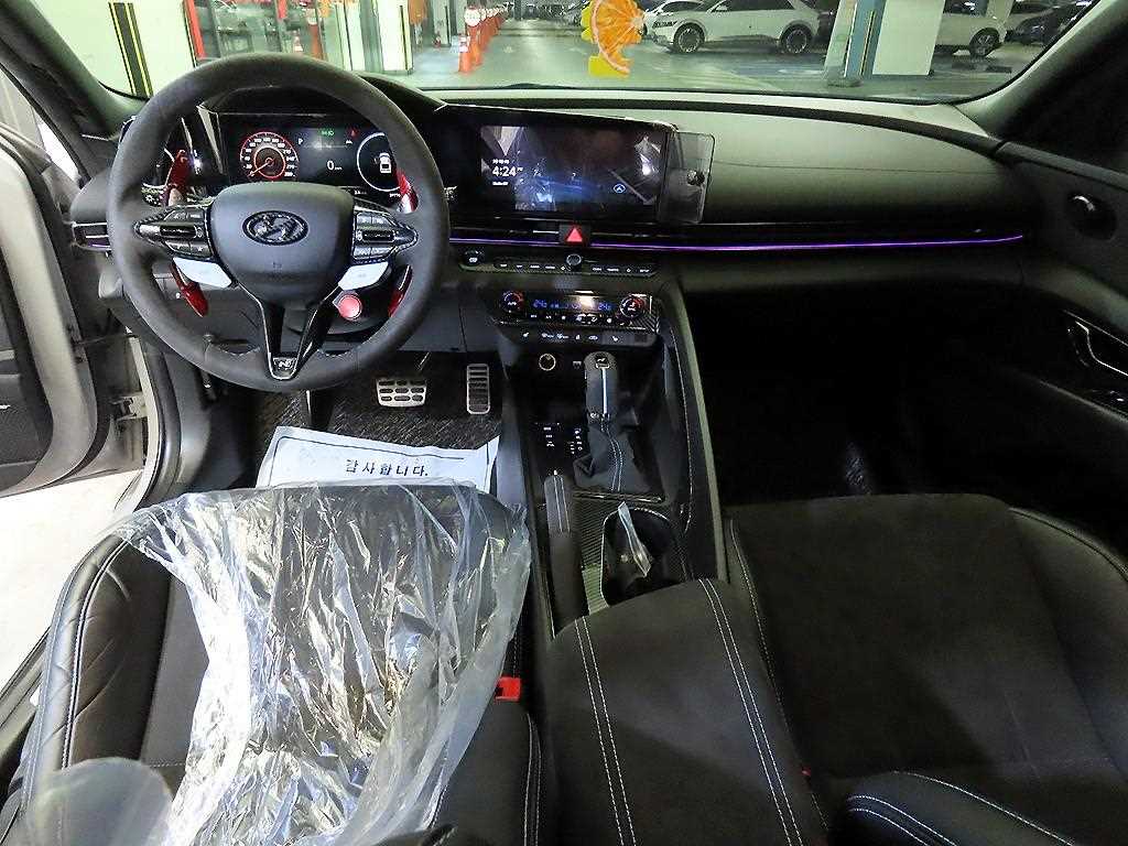 HYUNDAI Avante - Vista 10