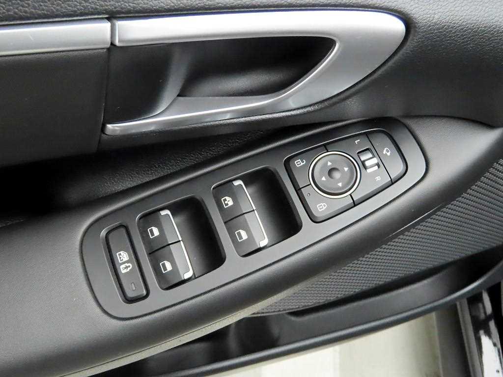 HYUNDAI Sonata - Vista 12