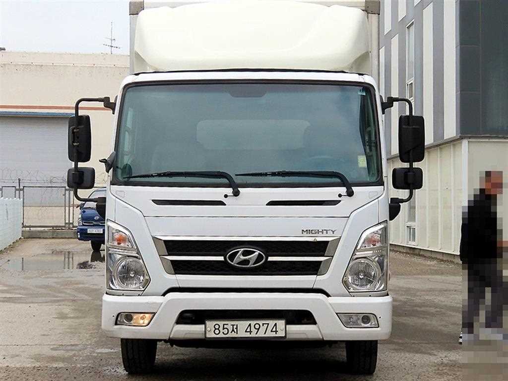 medium and large cargo truck 2015