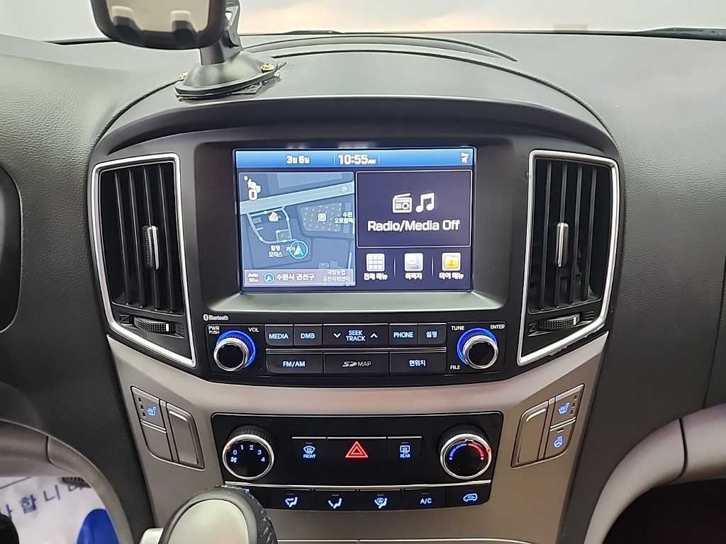 HYUNDAI Starex - Vista 10