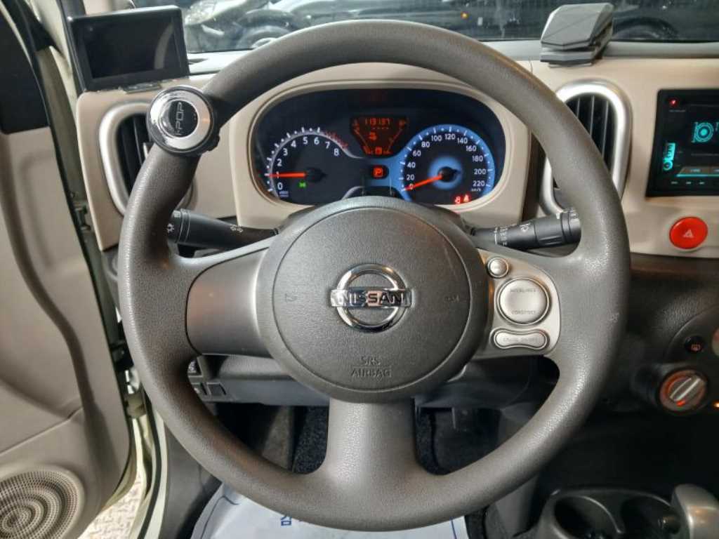 Nissan Cube - Vista 8