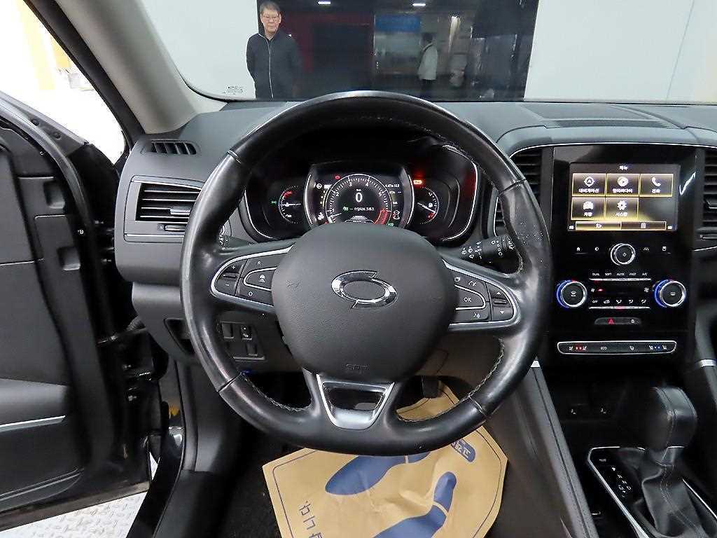 SAMSUNG QM6 - Vista 9