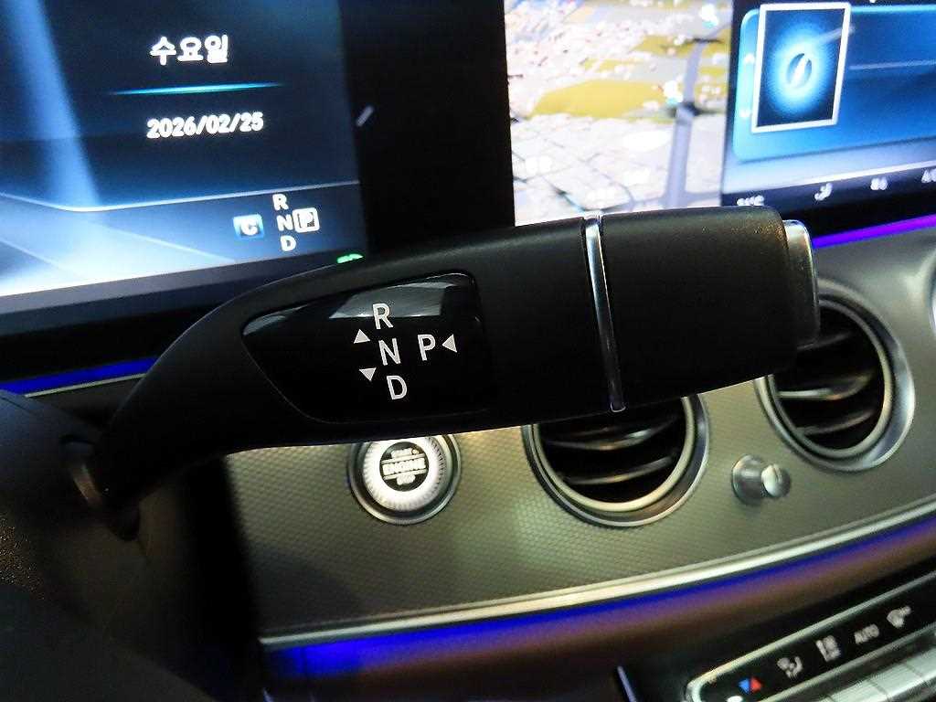 Mercedes Benz E class - Vista 12