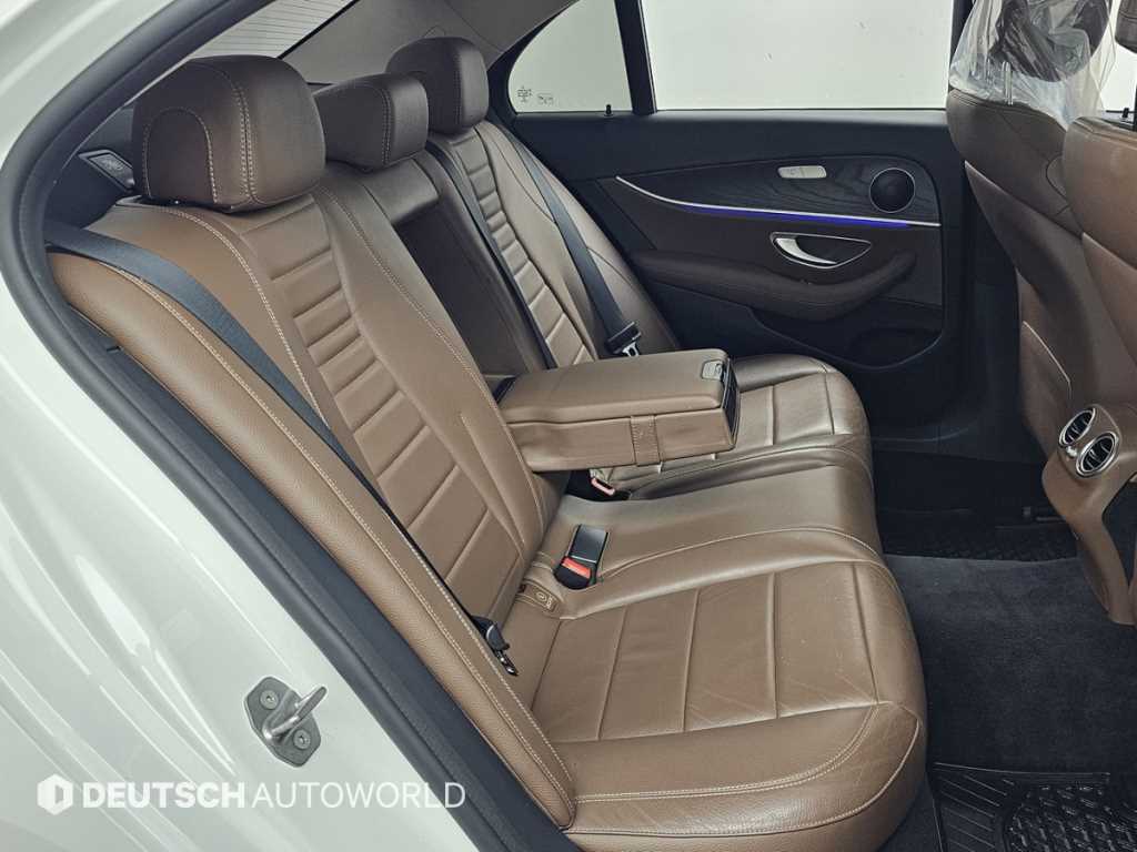 Mercedes Benz E class - Vista 12