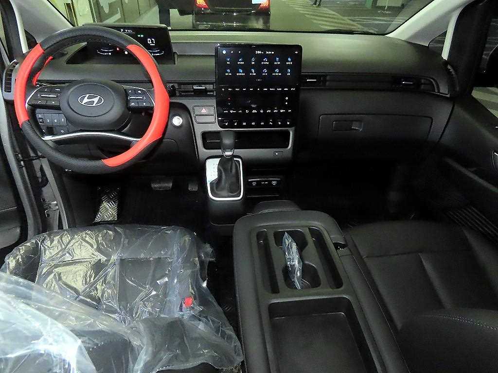 HYUNDAI Staria - Vista 10