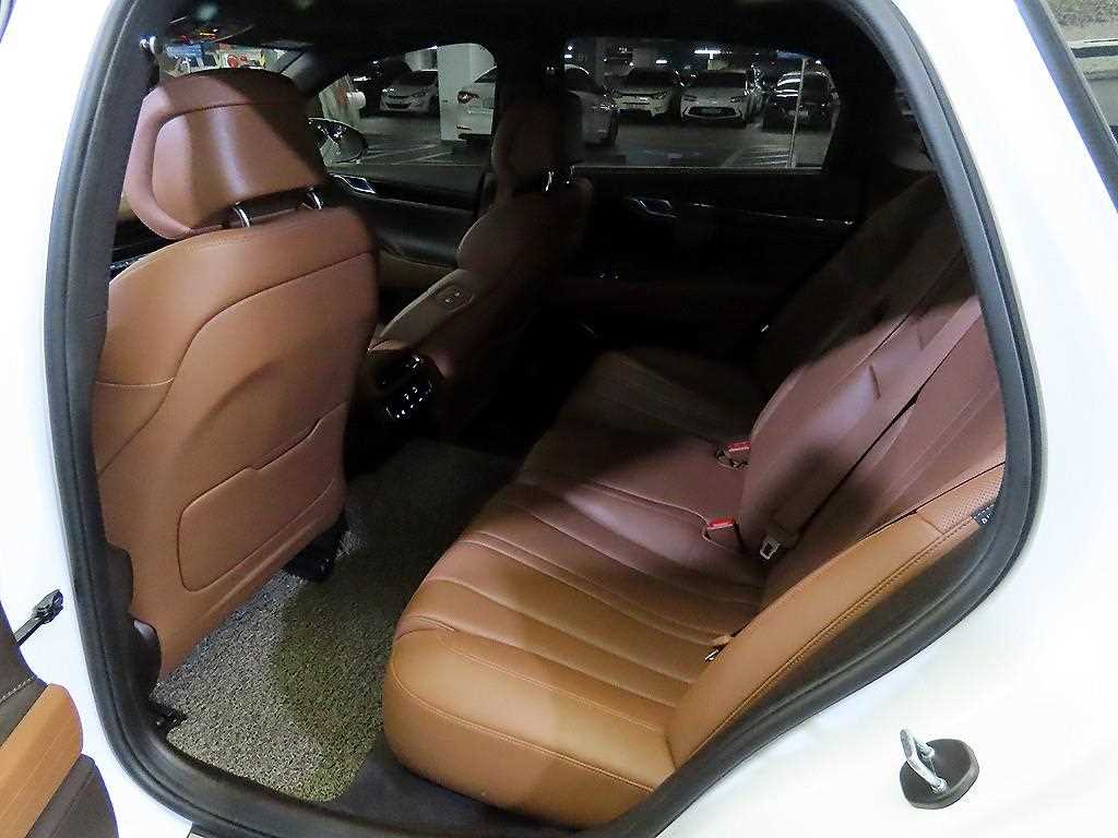 Genesis G80 - Vista 7