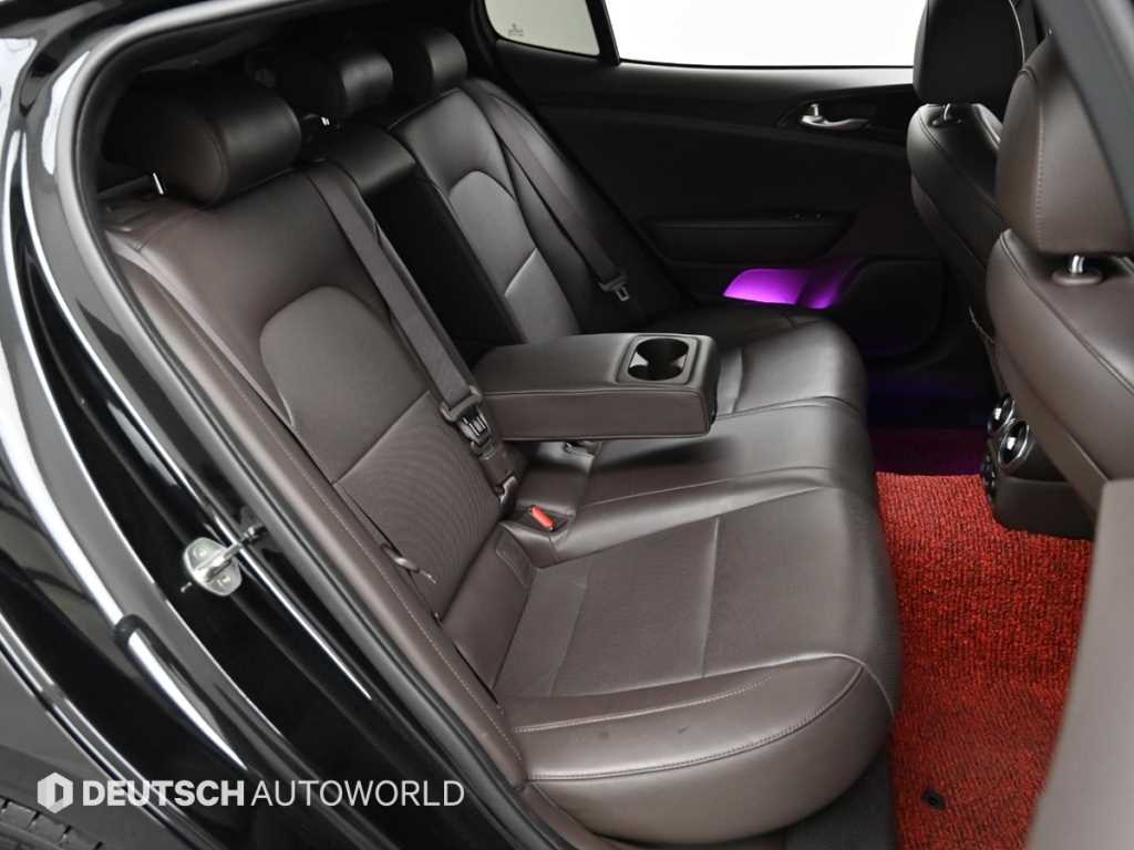 KIA Stinger - Vista 12