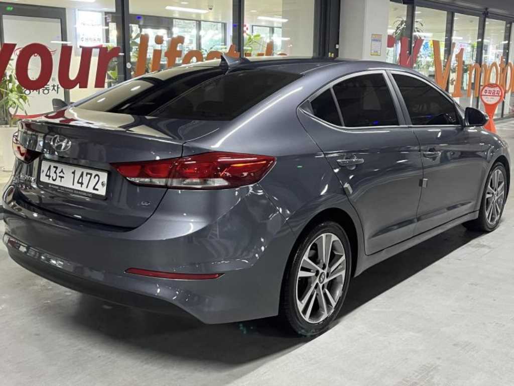 HYUNDAI Avante - Vista 4