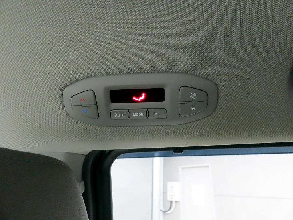 KIA Carnival - Vista 12