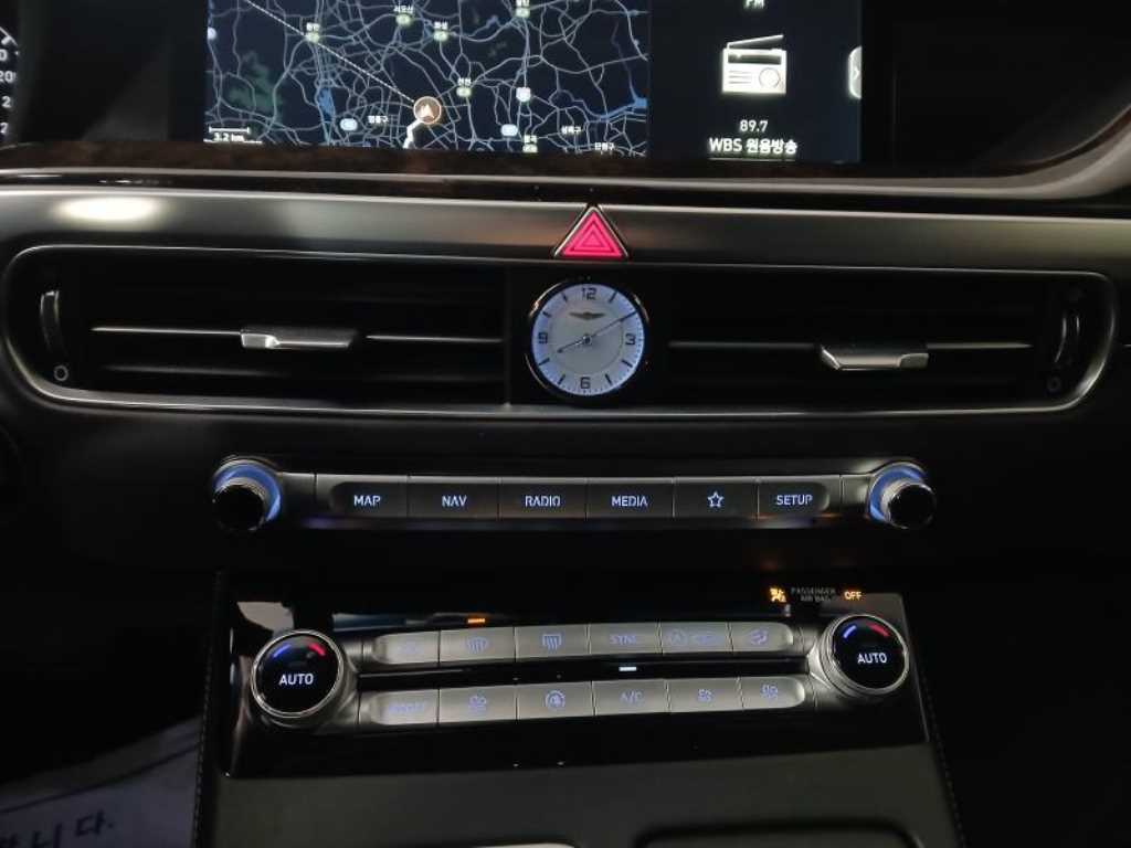 Genesis G90 - Vista 12