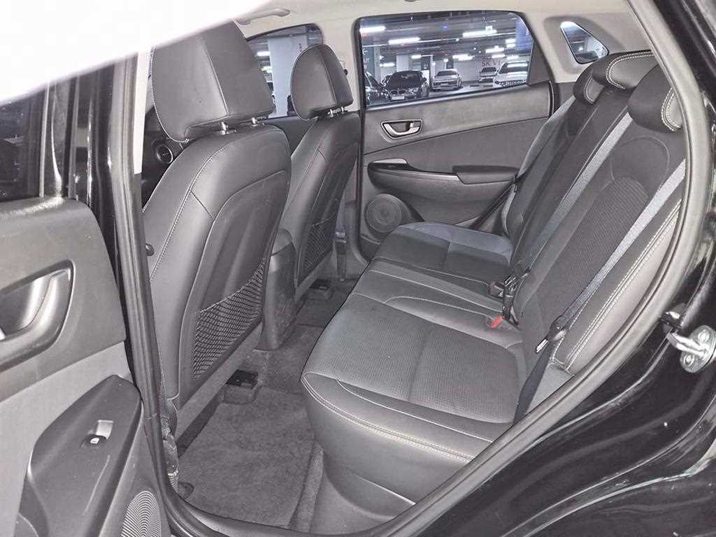 HYUNDAI Kona - Vista 7