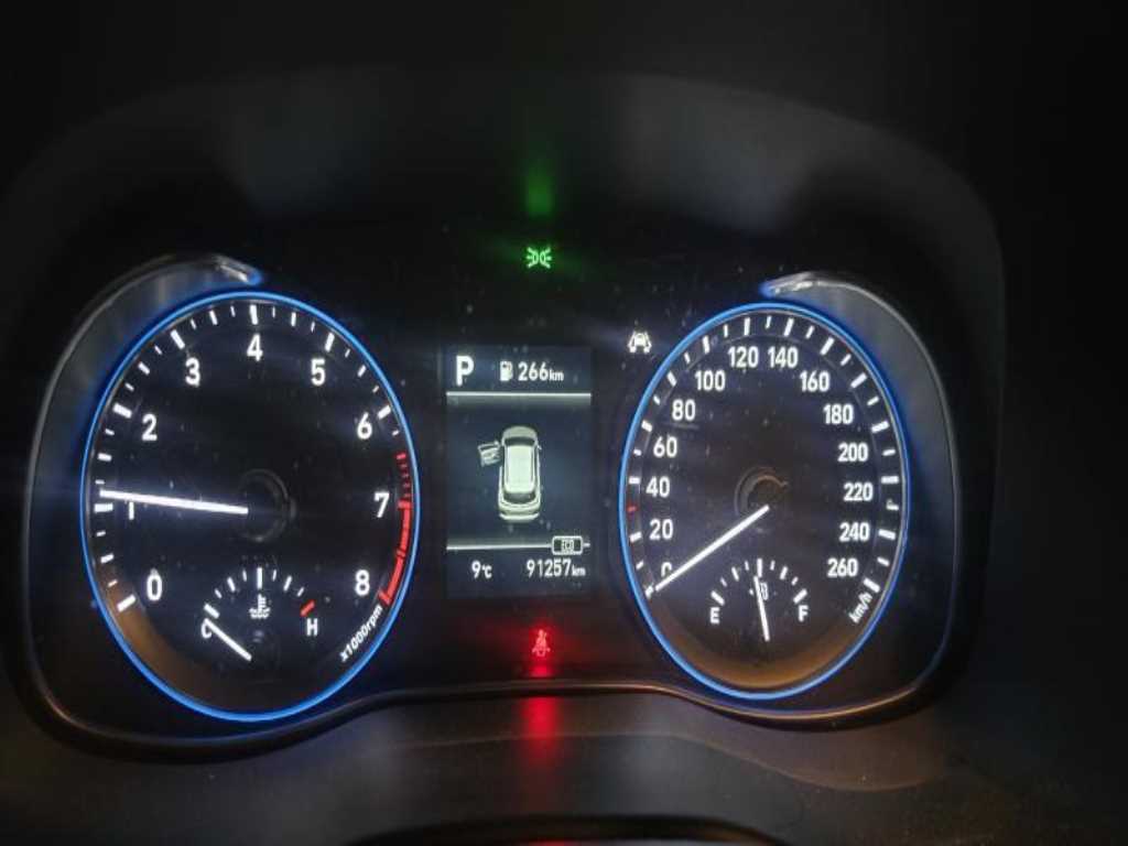 HYUNDAI Kona - Vista 9