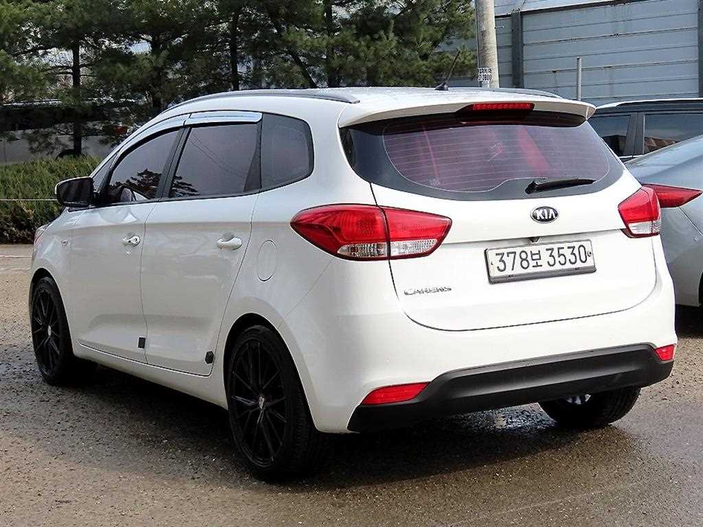 KIA Carens - Vista 3