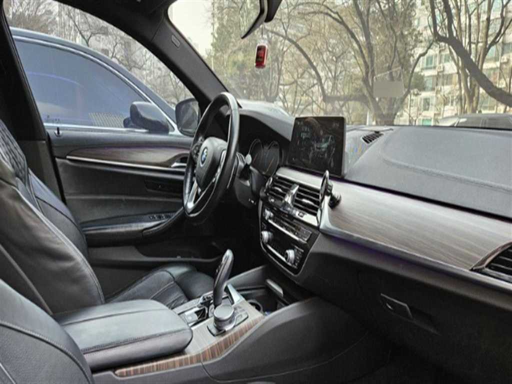 BMW 5 Series - Vista 5