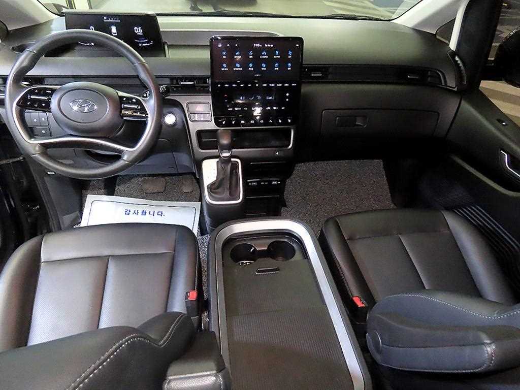 HYUNDAI Staria - Vista 12