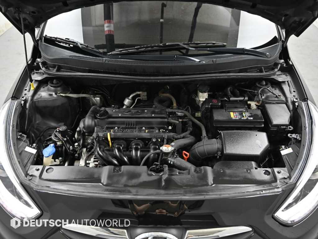 HYUNDAI Accent - Vista 6