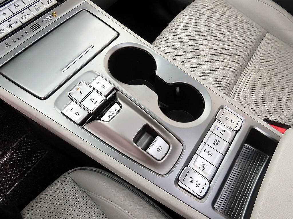 HYUNDAI Kona - Vista 11