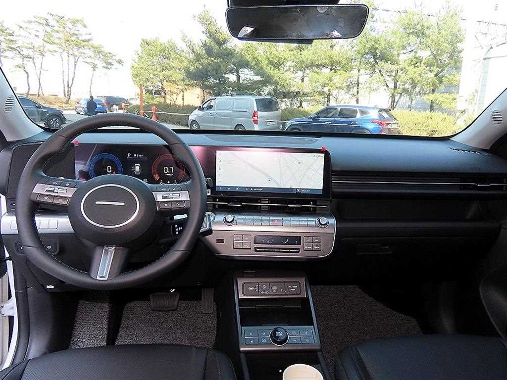 HYUNDAI Kona - Vista 7