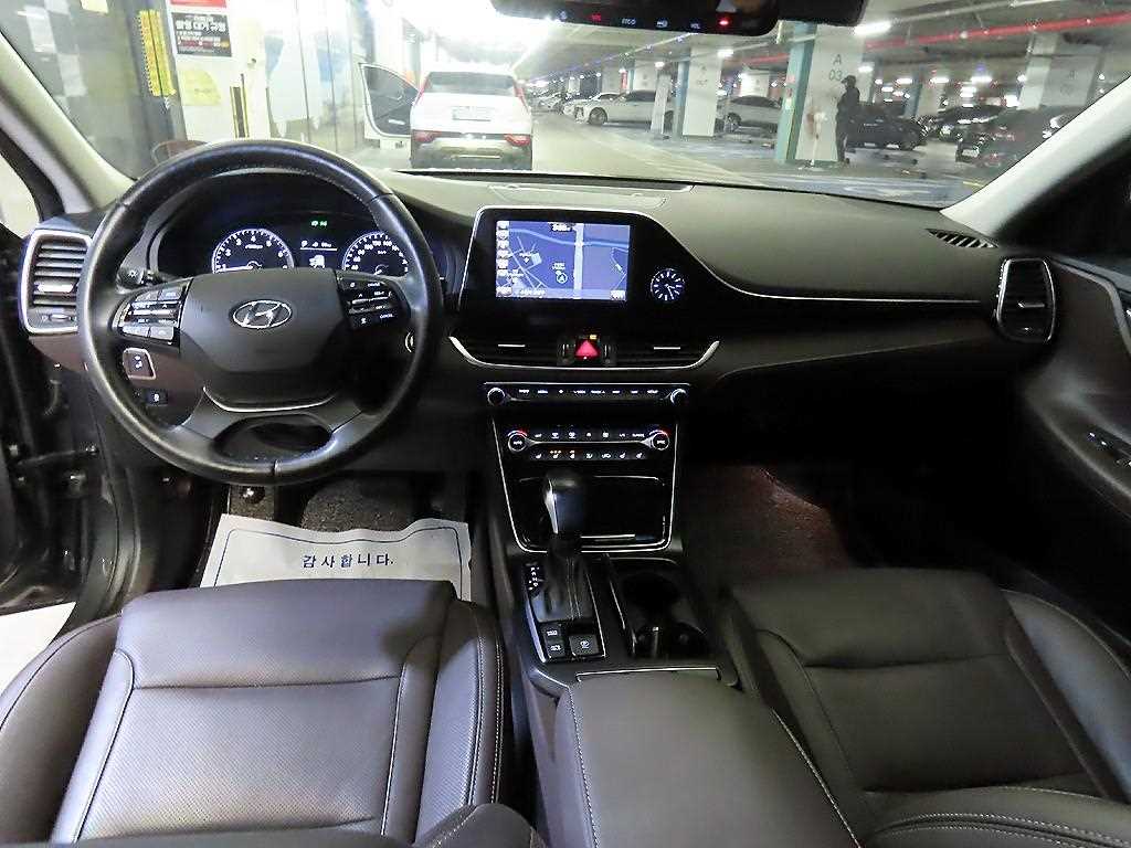 HYUNDAI Grandeur - Vista 10