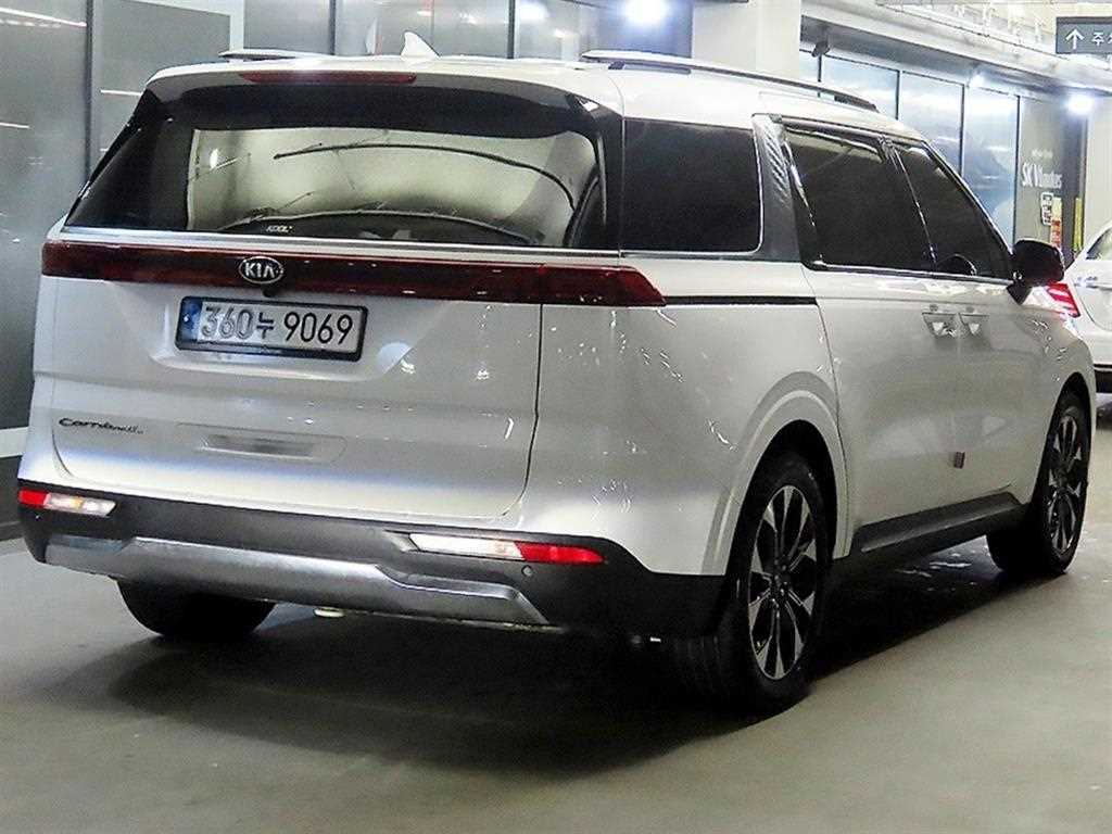 KIA Carnival - Vista 4