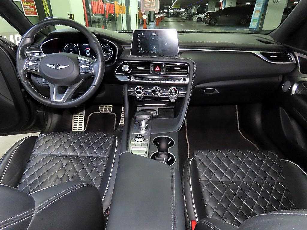 Genesis G70 - Vista 10