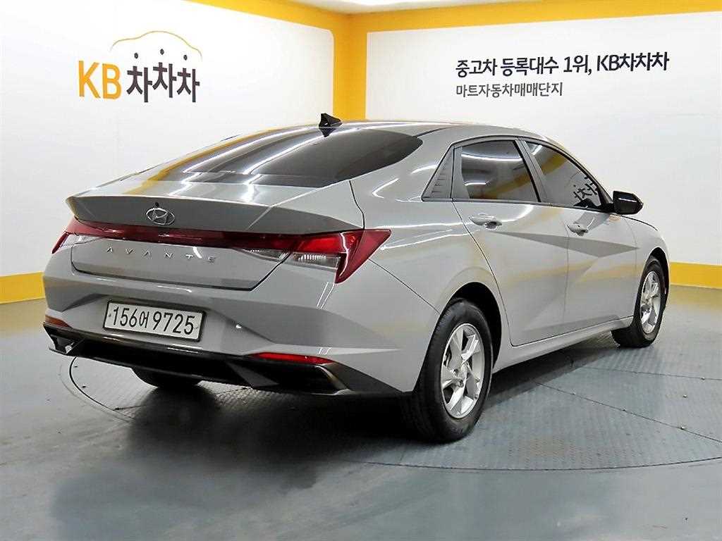HYUNDAI Avante - Vista 4