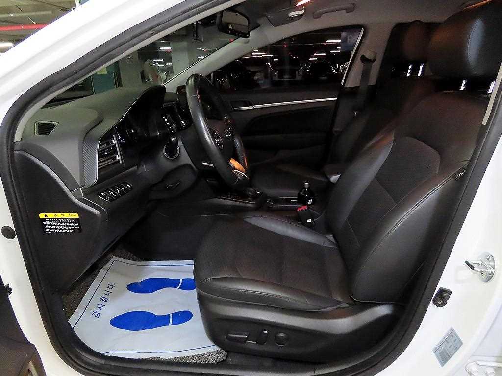 HYUNDAI Avante - Vista 6