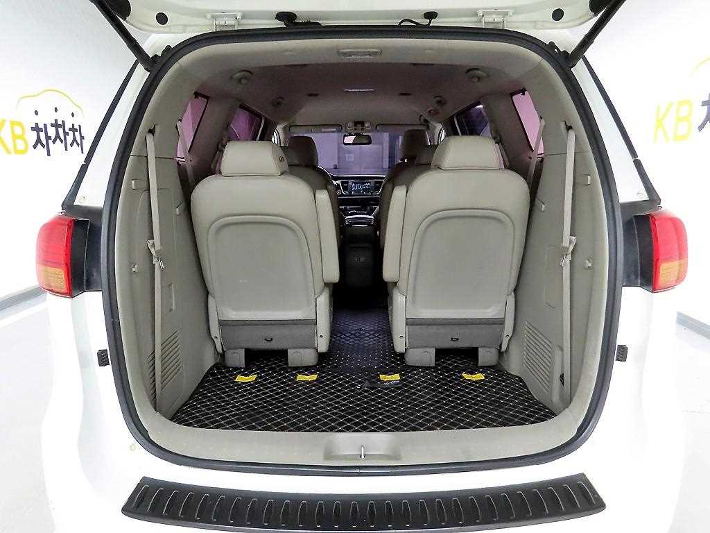 KIA Carnival - Vista 5