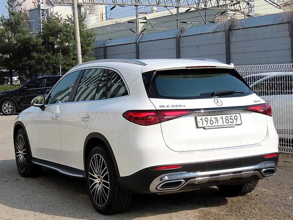 Mercedes Benz GLC Class - Vista 3