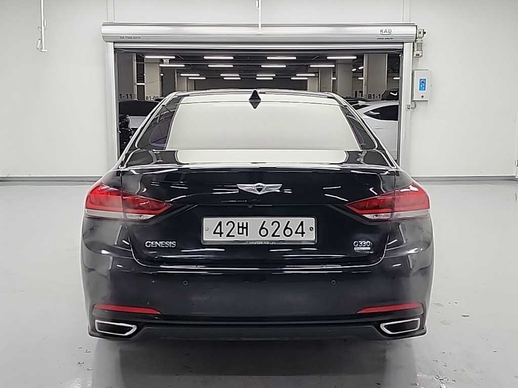 HYUNDAI Genesis - Vista 3