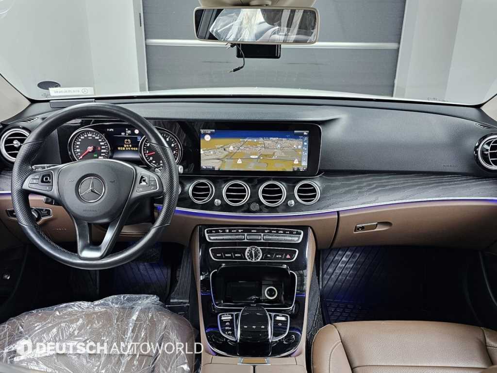 Mercedes Benz E class - Vista 7