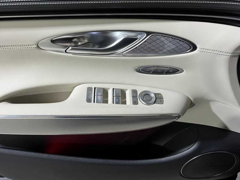 Genesis GV70 - Vista 7