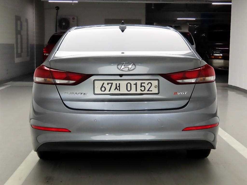 HYUNDAI Avante - Vista 3